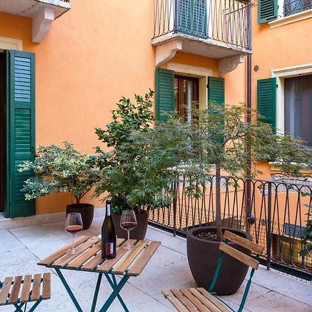 La Terrazza In Centro Apartment เวโรนา ภายนอก รูปภาพ