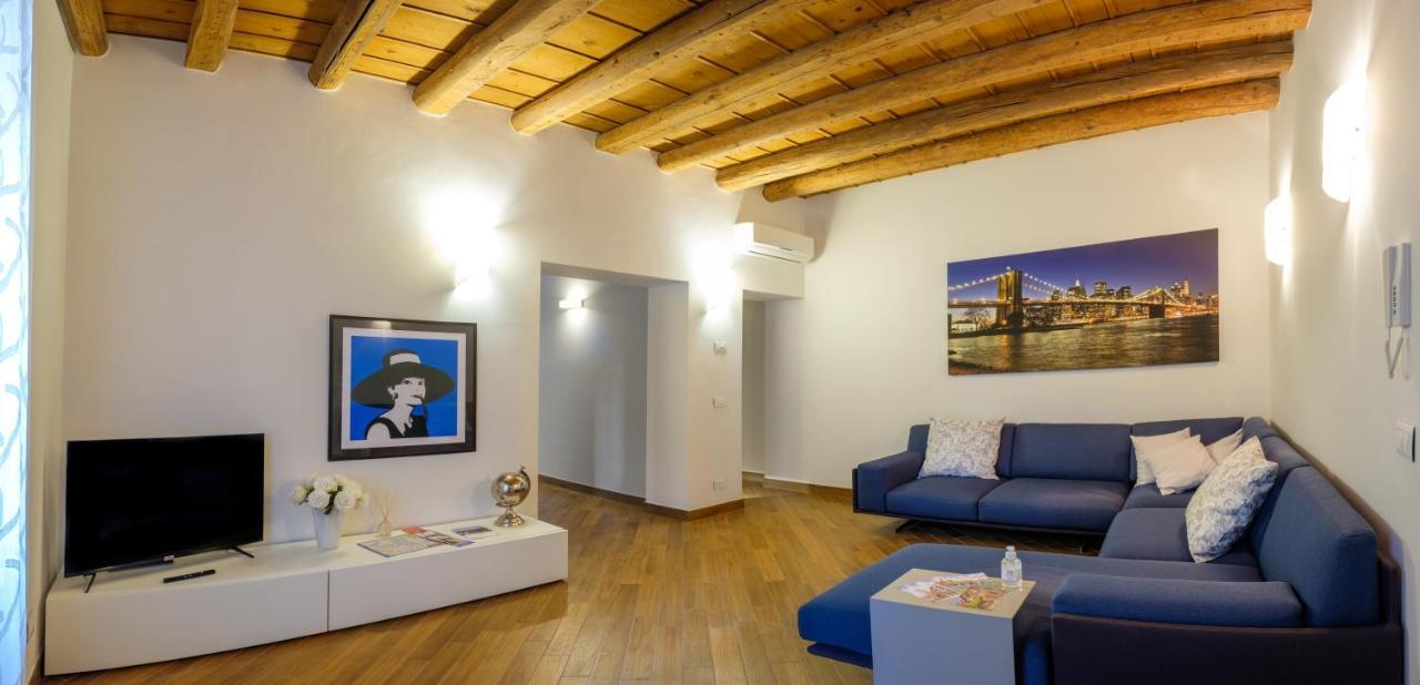 La Terrazza In Centro Apartment เวโรนา ภายนอก รูปภาพ