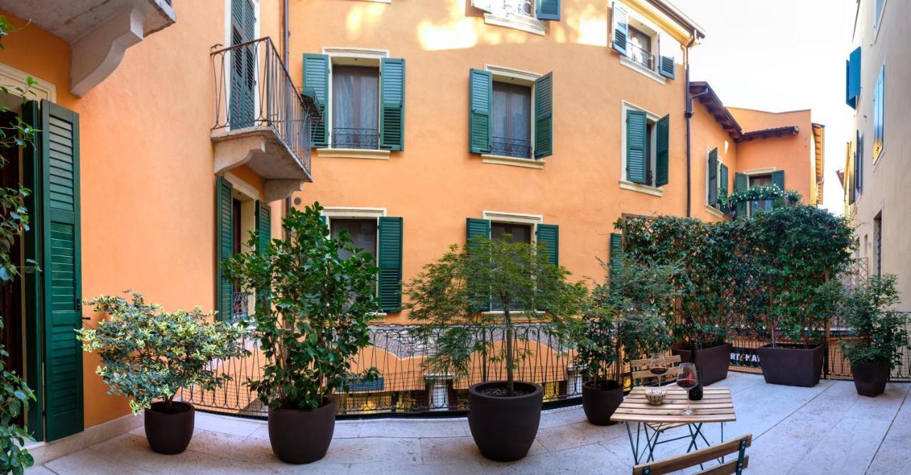 La Terrazza In Centro Apartment เวโรนา ภายนอก รูปภาพ