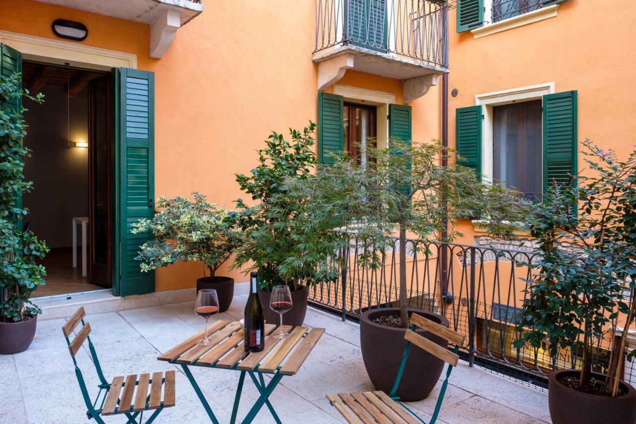 La Terrazza In Centro Apartment เวโรนา ภายนอก รูปภาพ