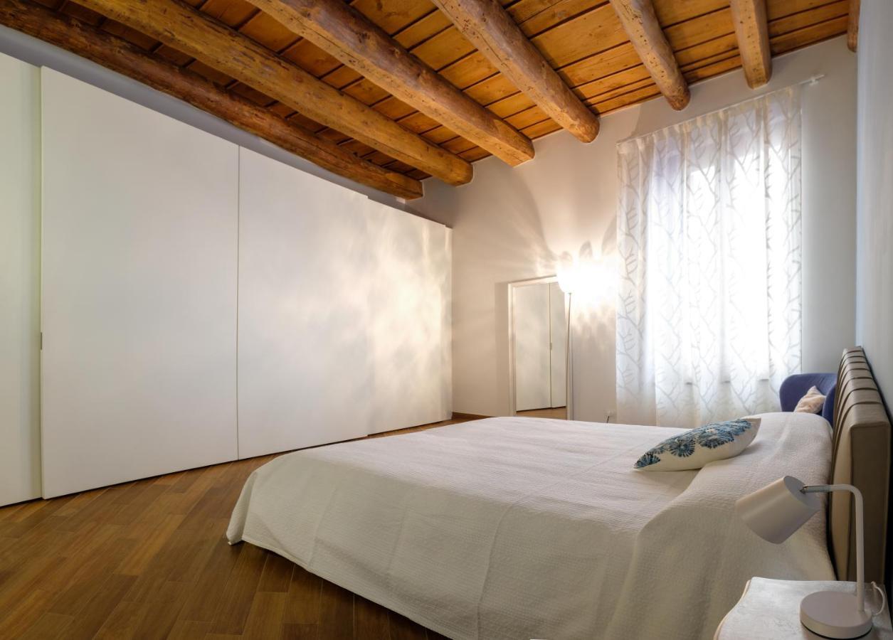 La Terrazza In Centro Apartment เวโรนา ภายนอก รูปภาพ