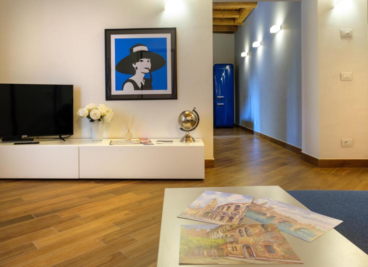 La Terrazza In Centro Apartment เวโรนา ภายนอก รูปภาพ